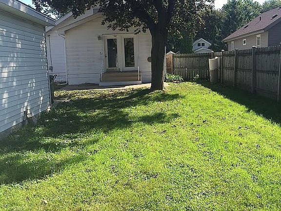 2nd image of 720 Lawn Dr