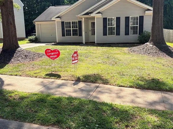 8019 Shiny Meadow Ln, Charlotte, NC 28215