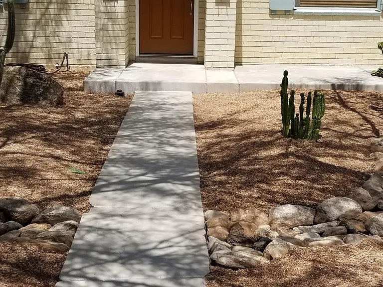Here's the front walk to the 1941 Vintage bungalow of your dreams! Craig, who lives in the guest house, will gladly give you a tour.