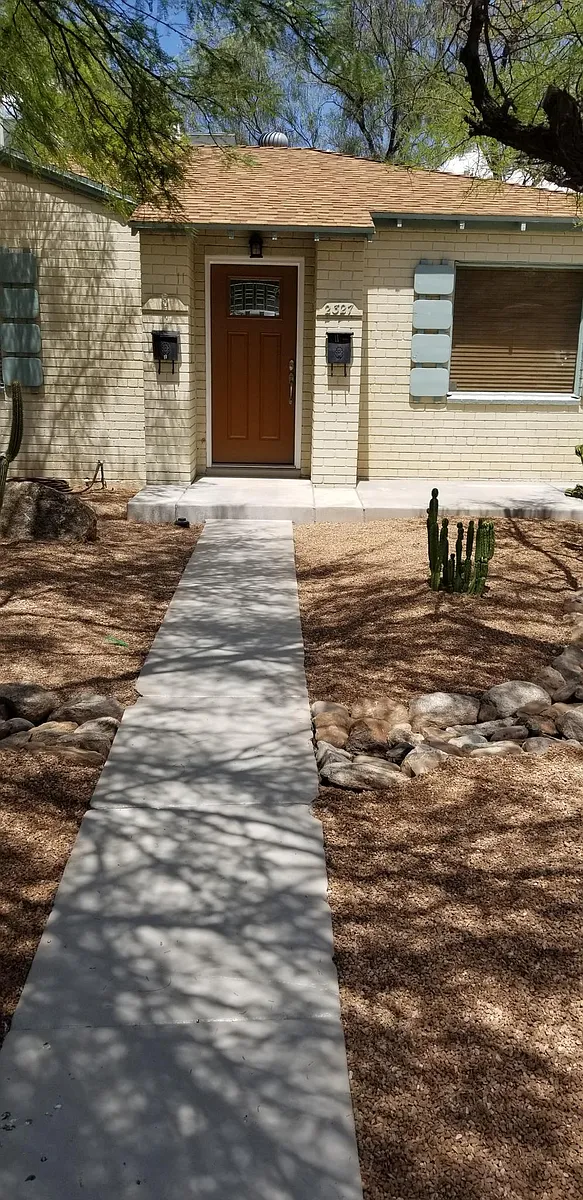 Here's the front walk to the 1941 Vintage bungalow of your dreams! Craig, who lives in the guest house, will gladly give you a tour. - 2327 E Drachman St