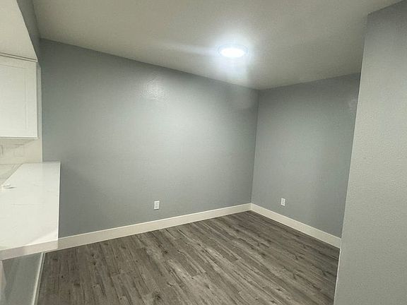 4th image of 2542 Edwards Ave #6