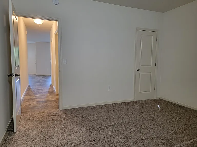 Holly Tree Apartments — Photo 38