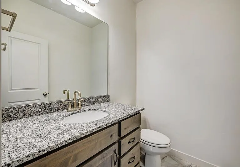 803 N Hilltop Dr — Photo 4