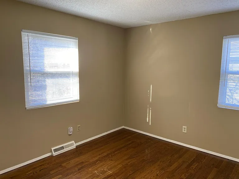 4838 N Manchester Ave — Photo 7