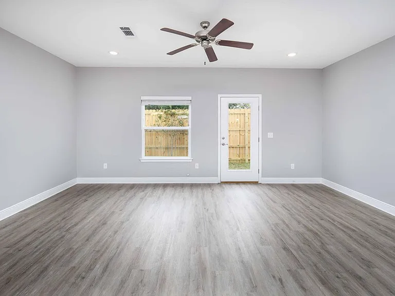 319 Carmel Dr #15 — Photo 12