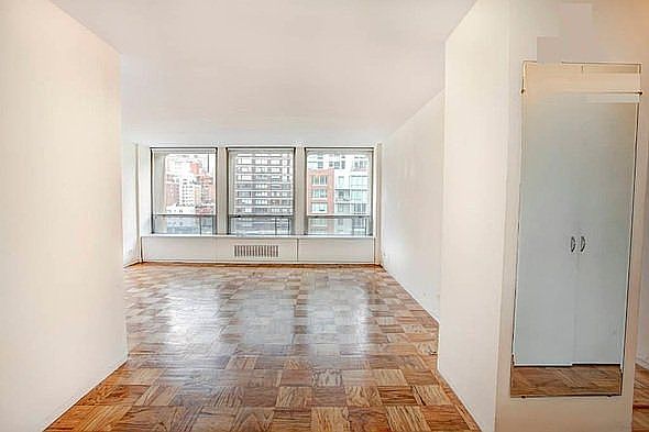 1st image of 300 E 33rd St APT 4K