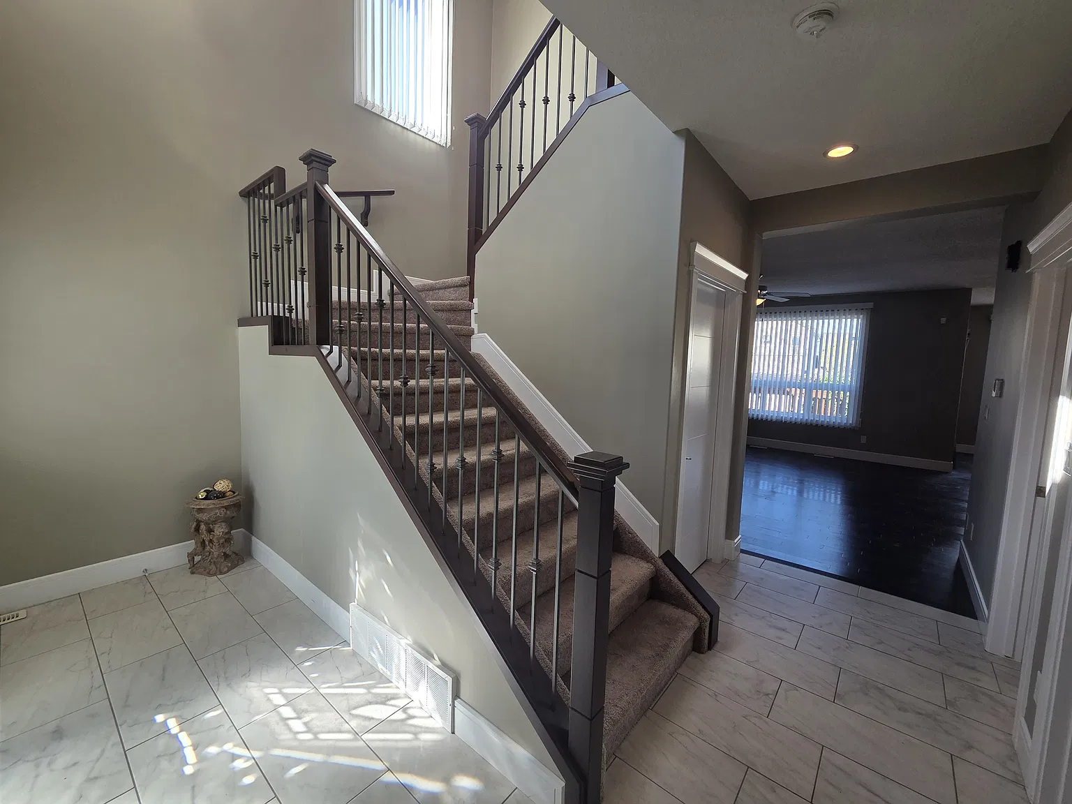 5252 17 Avenue SW — Photo 2