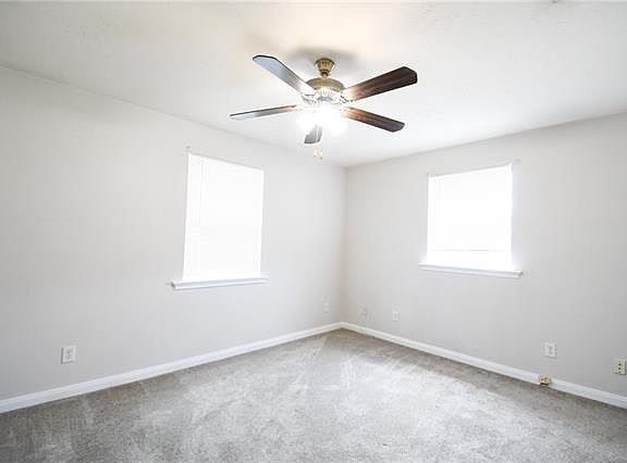 5th image of 4427 Calumet St