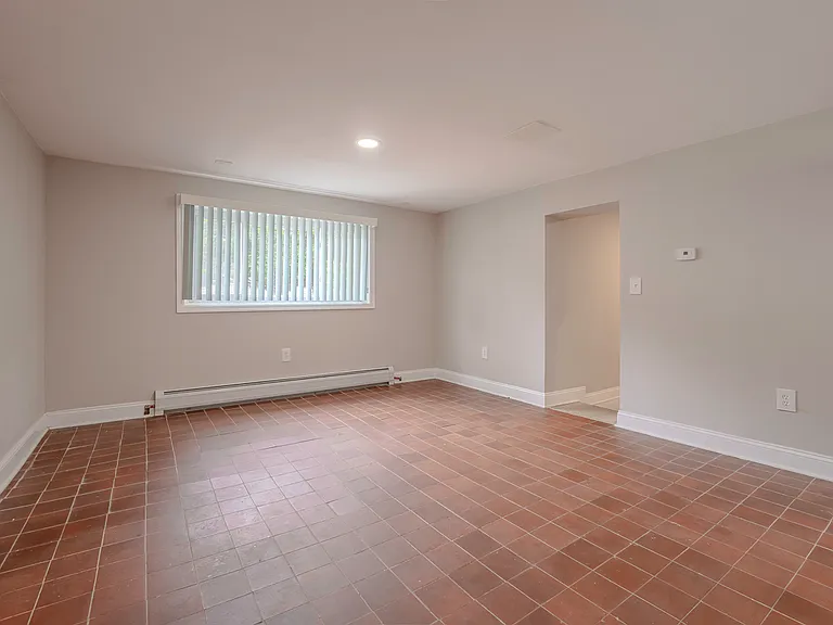 114 Mary Ave — Photo 11