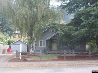 913 S Water St, Silverton, OR 97381