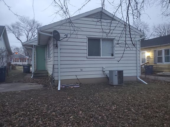 Rear addition and entry to ranch style home