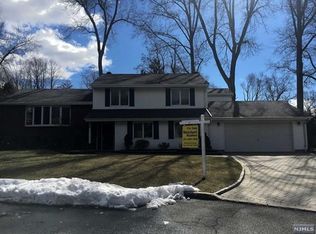 6 Wright Pl, Cresskill, NJ 07626