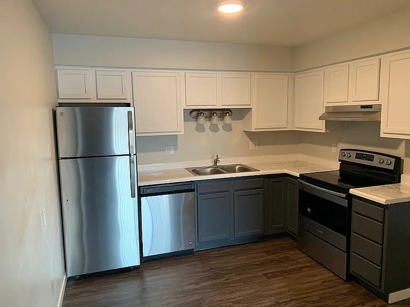 3 bed, $1,816 — Photo 2