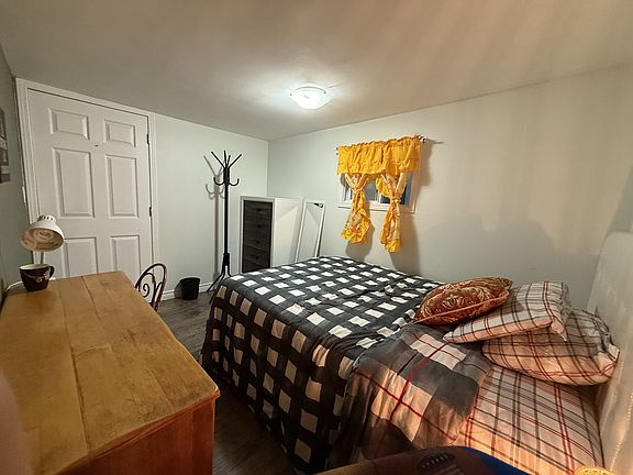 Bedroom B: $850 with Queen sized bed