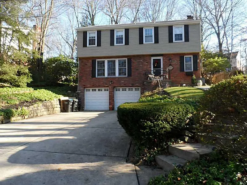 586 Olive St photo 1