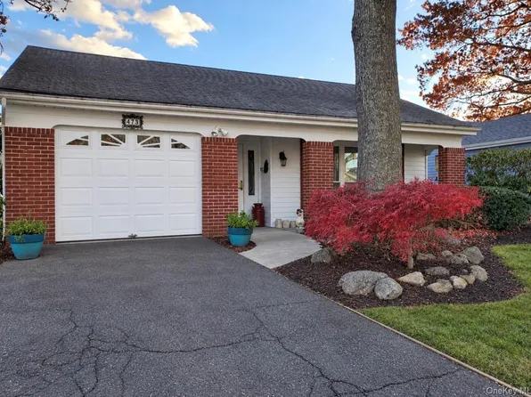 473 Stratford Lane, Ridge, NY 11961