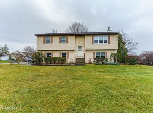 42 Willoughby Dr, Albany, NY 12205