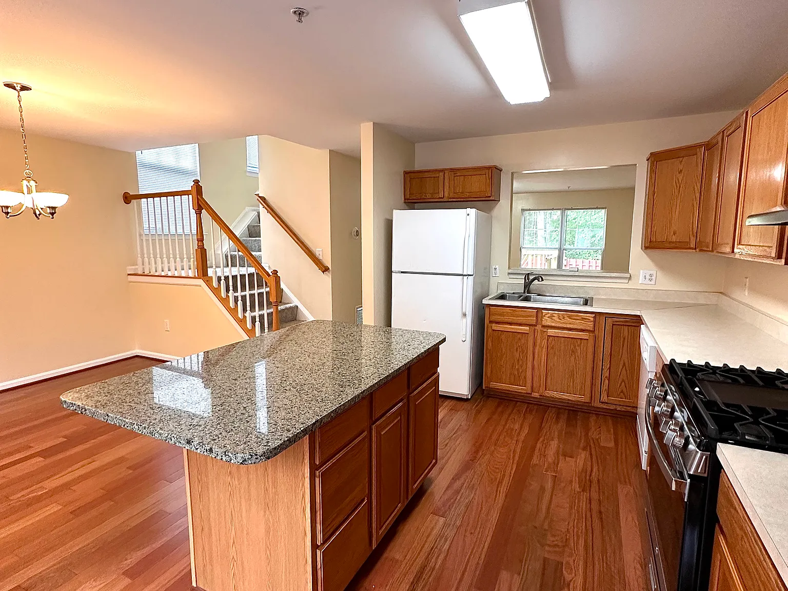 3 bed, 2.5 bath, 1852 sqft, $2,950 — Photo 4