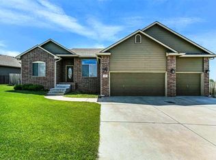 1301 E Summerlyn Dr, Derby, KS 67037
