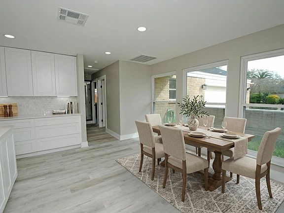 5th image of 3322 Robinson Rd