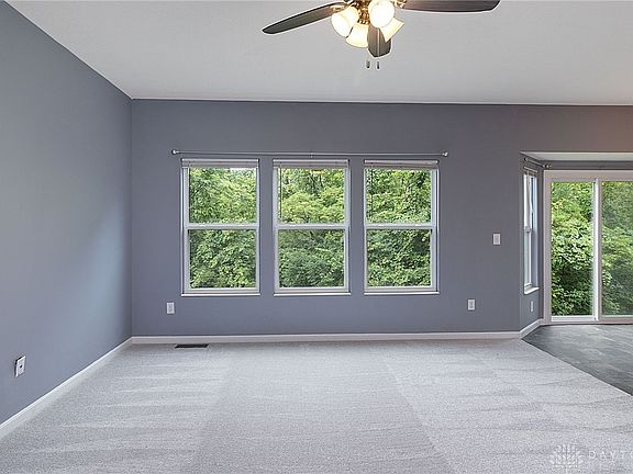 4th image of 697 Emerald Dr