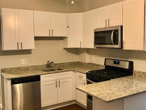 4th image of 1027 W Montana St #3