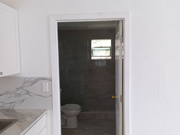 4th image of 1231 Sunset Point Rd