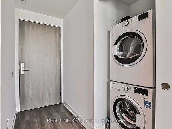 4th image of 161 Roehampton Ave #1104