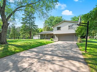 8254 38th St N, Lake Elmo, MN 55042