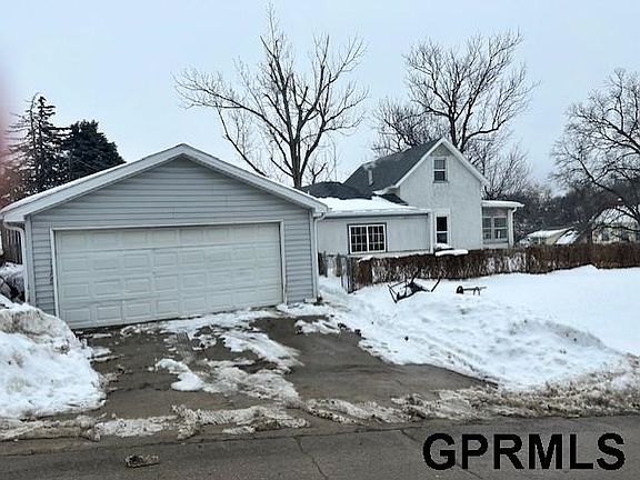 2nd image of 824 1st Ave