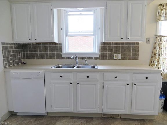 2nd image of 796 Bayridge Blvd