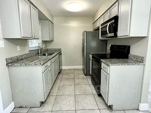 5th image of 116 N College St APT B