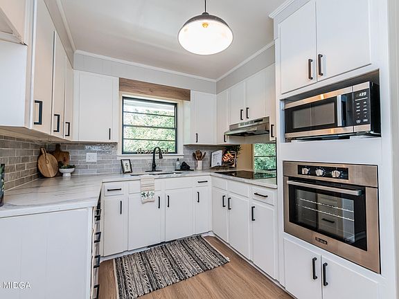4th image of 32 Knollwood Rd