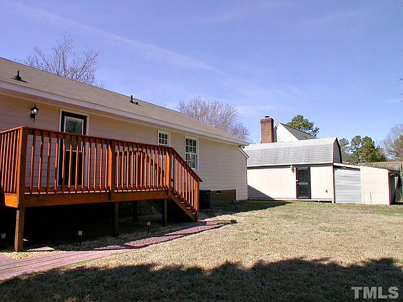 3rd image of 801 E Cardinal Dr