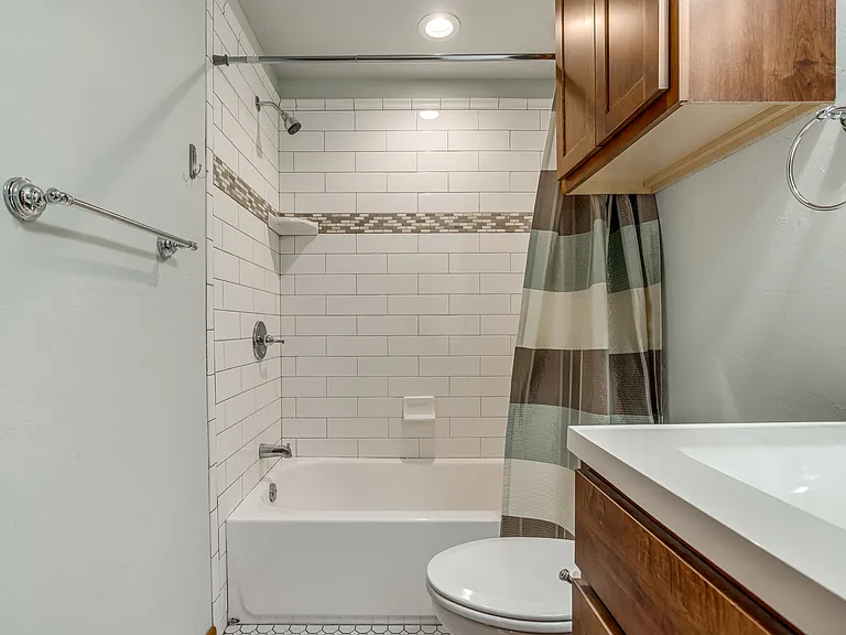 4701 N Peniel Ave — Photo 28