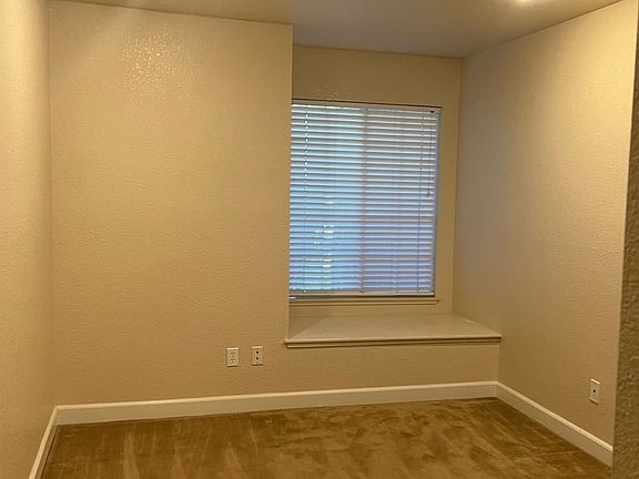 4th image of 881 Christine Dr