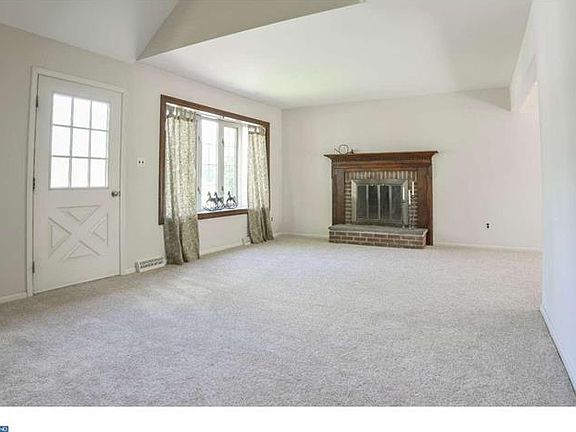 3rd image of 11 Carousel Ct