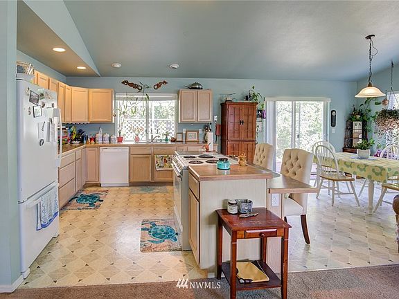 3rd image of 860 Willow Court
