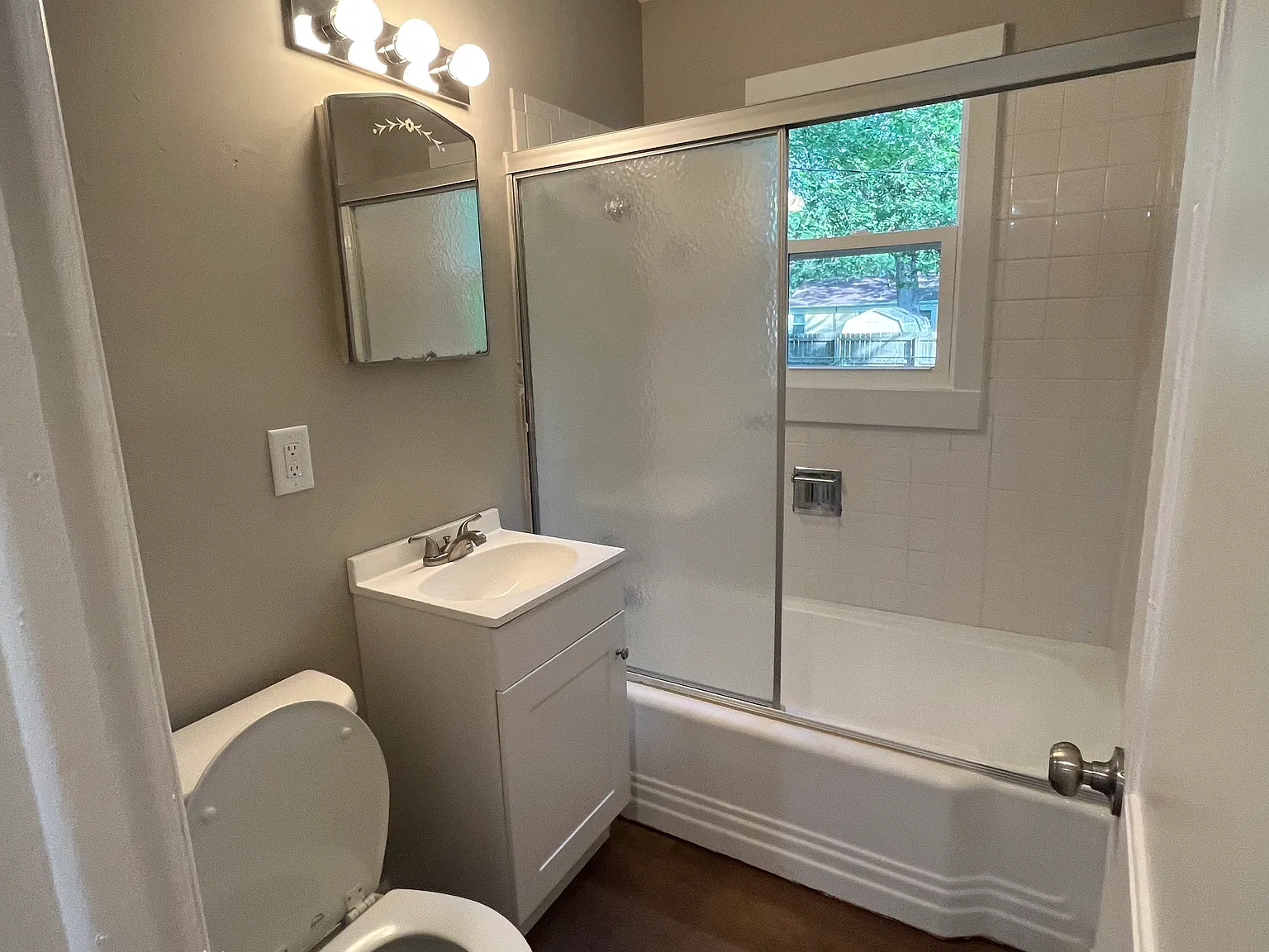 2425 SW 25th Dr — Photo 2