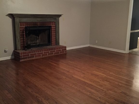 Living room w/ fireplace