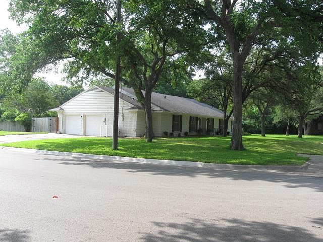 1st image of 2408 Glenwood Ln