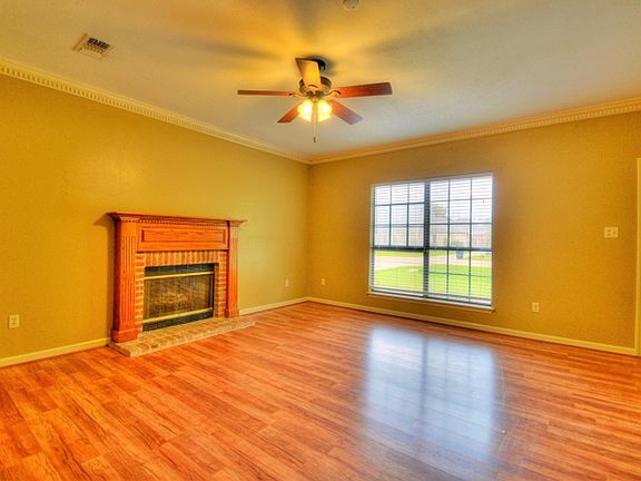 3rd image of 18551 Red Oak Dr