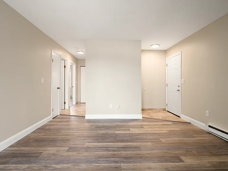 Old Carriage House Apartments — Photo 16