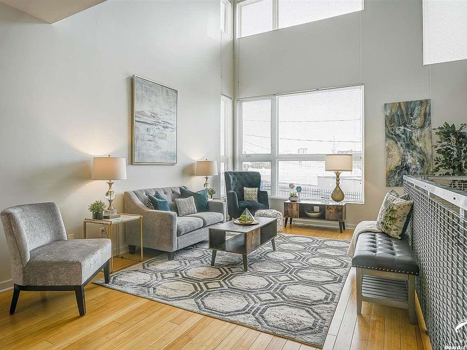 1st image of 582 W 40th St #582