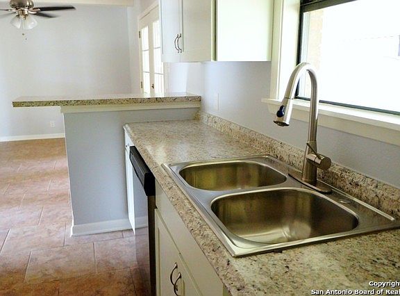 4th image of 4906 Seabreeze Dr