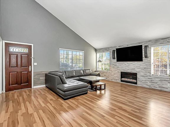3rd image of 252 Sposito Cir