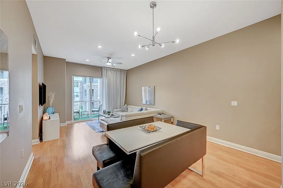 2 bed, 2.0 bath, 1086 sqft, $1,900 — Photo 2