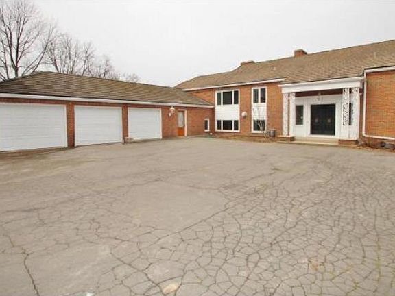 2nd image of 2424 Du Charme Ln