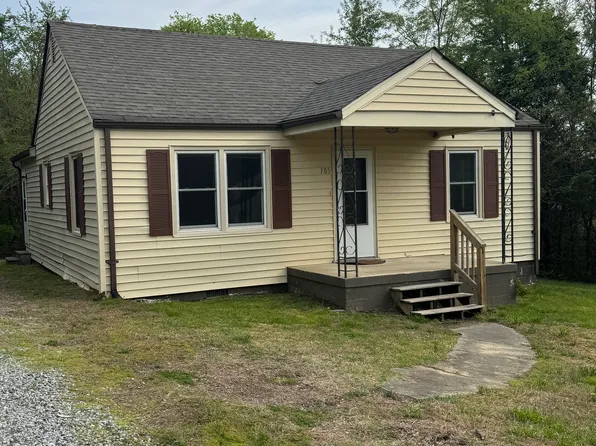 105 Bolt St, Farmville, VA 23901