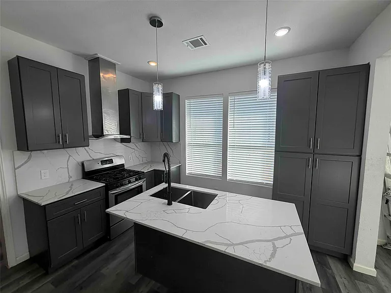 2404 Burkett St — Photo 9